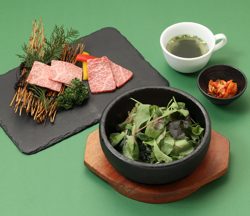 野菜たっぷり緑の石焼ビビンバ（引き）