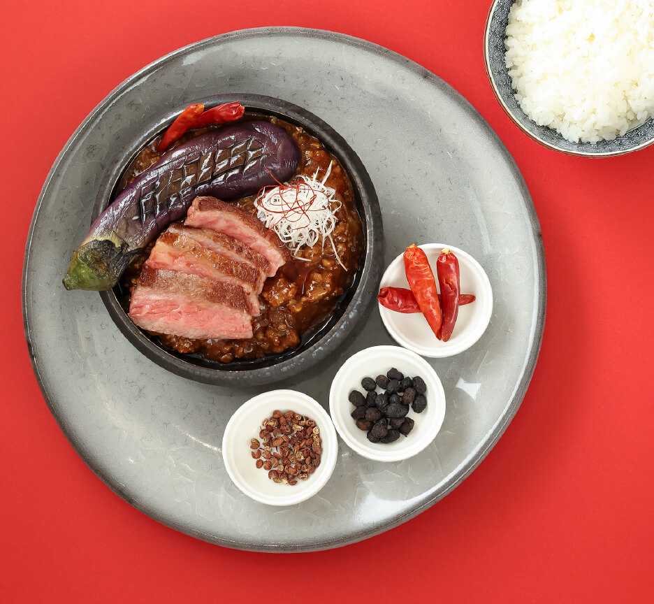 麻婆茄子と和牛ステーキ（上）