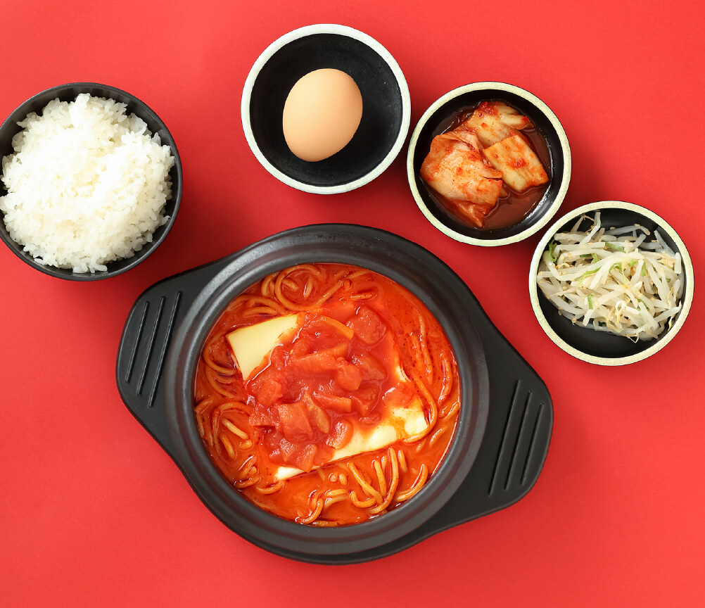 トマトチーズ赤カラ麺（上）