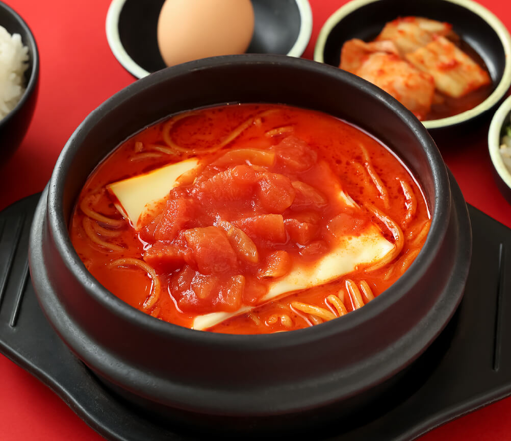 トマトチーズ赤カラ麺（ズーム）