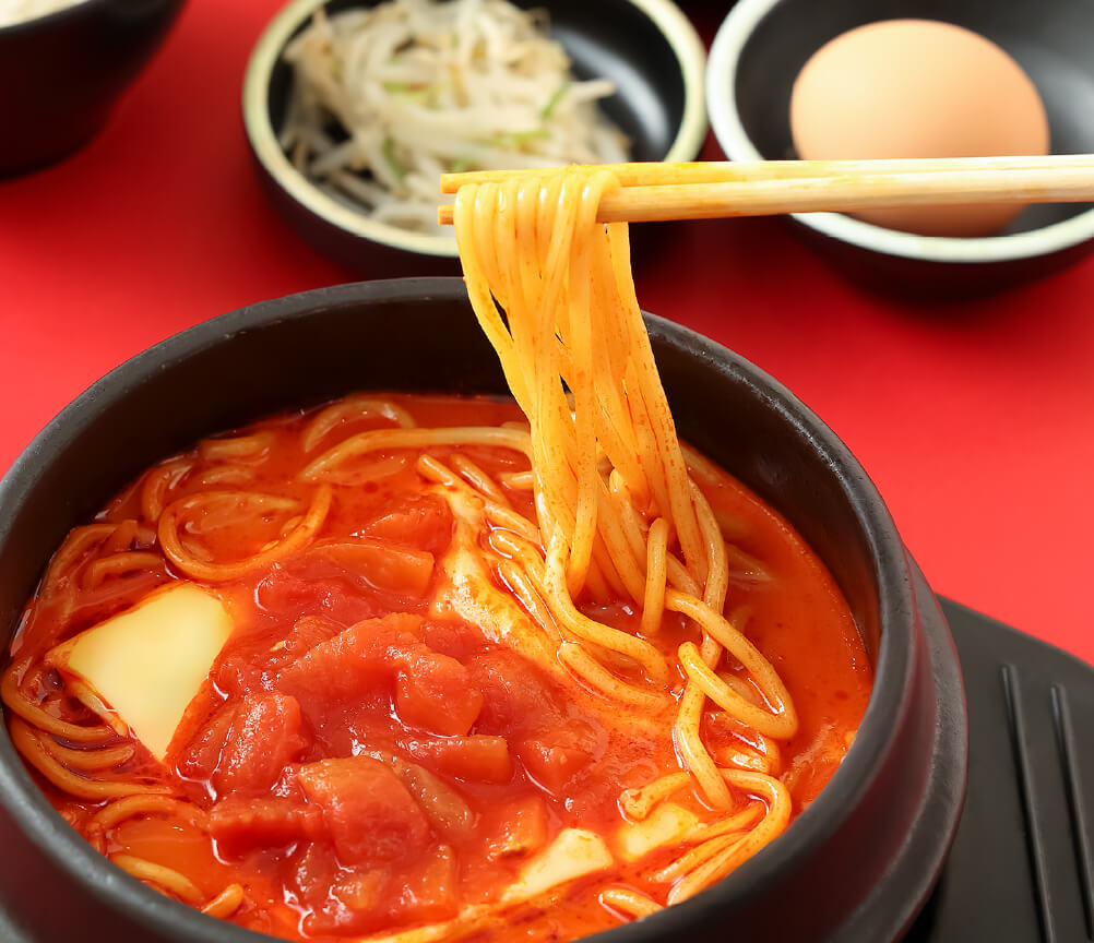 トマトチーズ赤カラ麺（インサート）
