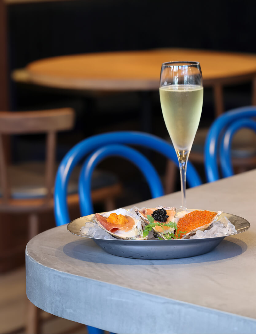 トッピングの豊かな味わいが瑞々しい牡蠣を彩る三種のカクテルオイスター（引き）