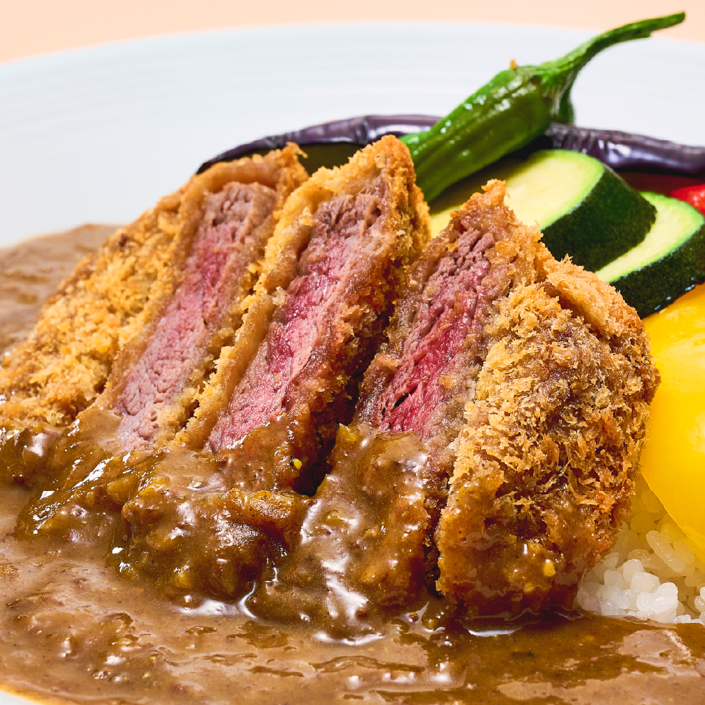 牛フィレ肉のビーフカツレツと 彩り夏野菜カレー[引き]